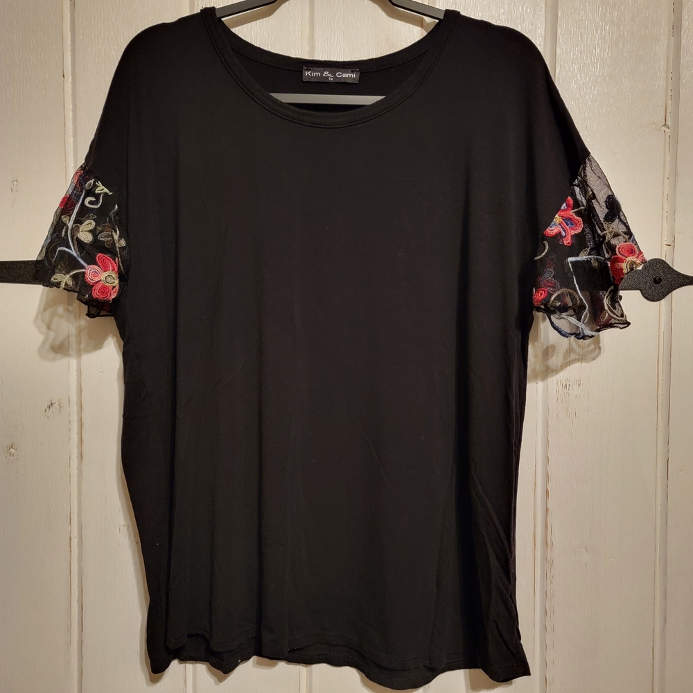 Kim & Cami Womens Top Black Floral Embroidered Sleeve Size 1X